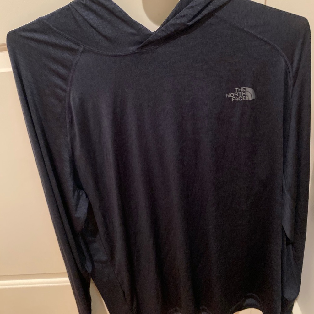 The North Face hoodie / shirt
